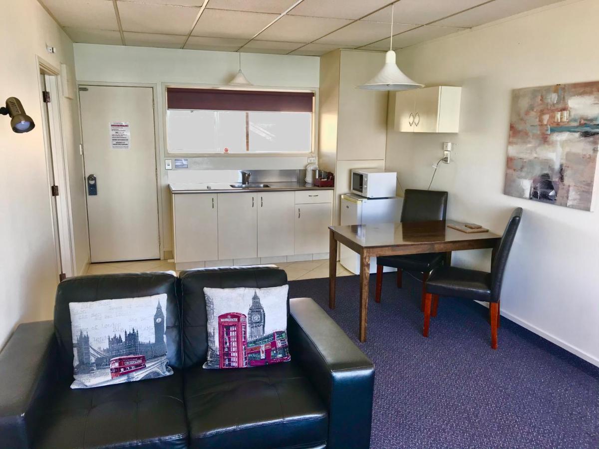 Tui Oaks Motel Lago Lago Taupo Esterno foto