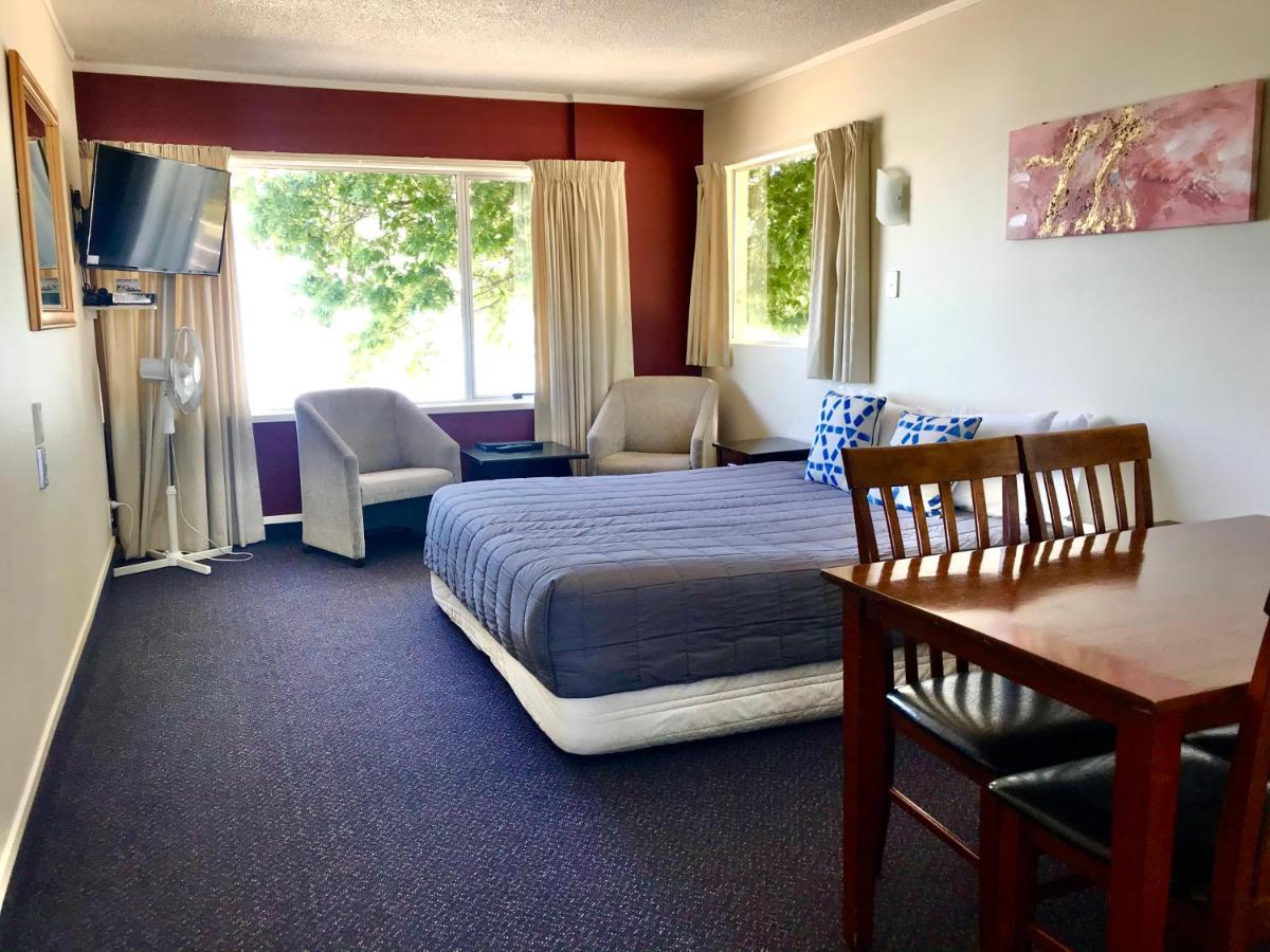 Tui Oaks Motel Lago Lago Taupo Esterno foto