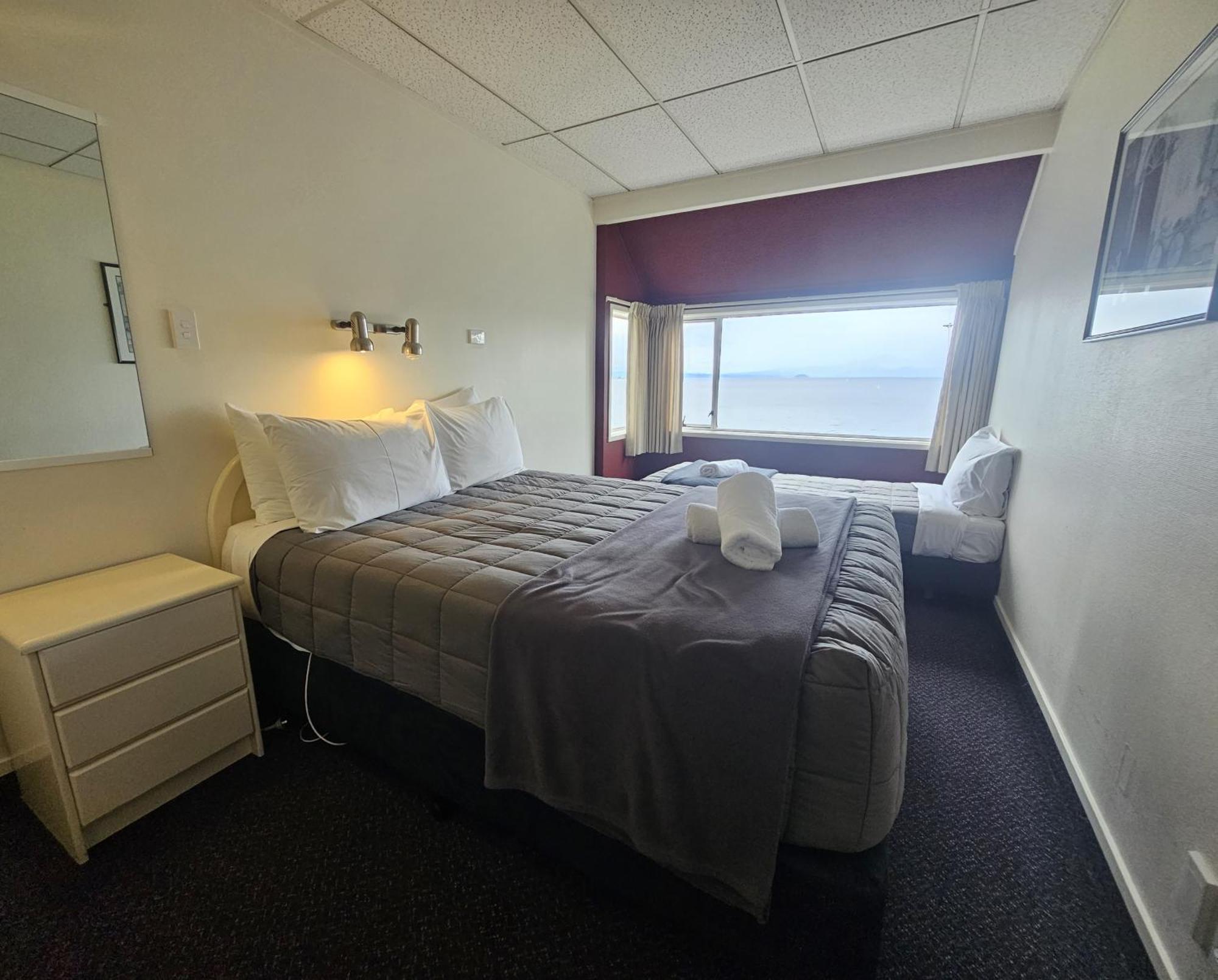 Tui Oaks Motel Lago Lago Taupo Esterno foto